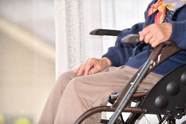 フレイルのイメージ（フレイルは「虚弱」という意味で、「健康な状態と要介護状態の中間の状態」）